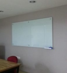 Papan tulis kaca glassboard 28