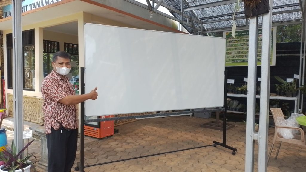 Papan Tulis Whiteboard Hanako 120x240 Standing Magnetik