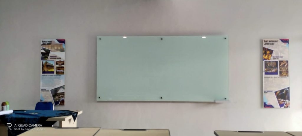 Papan Tulis Kaca Glassboard 100×160 8mm Dinding