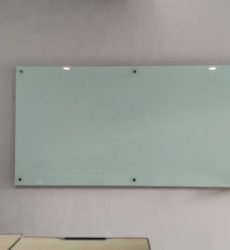 Papan Tulis Kaca Glassboard 100×160 8mm Dinding