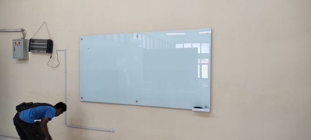 Jual Papan Tulis Kaca Glassboard Sekolah di Pondok Pucung Tangerang Selatan