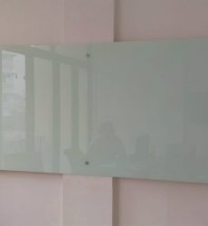 Papan Tulis Kaca Glassboard 100×180 8mm Dinding