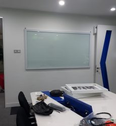papan tulis Kaca glassboard Frame Aluminium 90x200 Magnetik